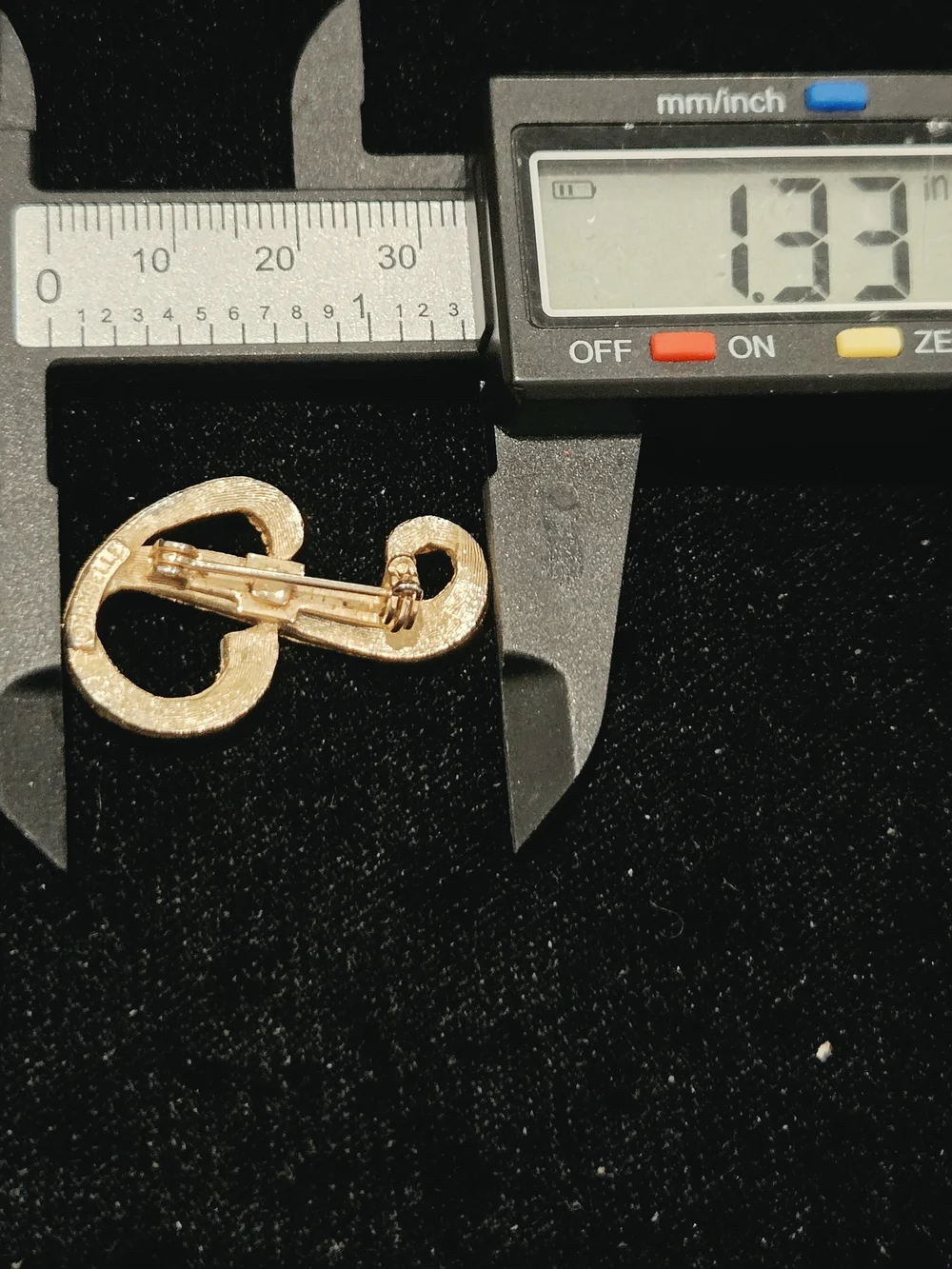 Vintage Mamselle Gold Letter "P" Pin Brooch - Picture 4 of 5